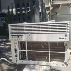 12,000 btu Air conditioner