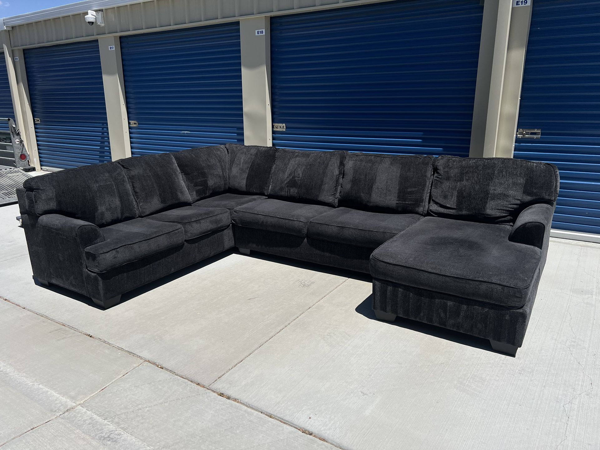 Sectional Sofa Couch Ashley’s Furniture 92X137.5X60 Delivery Available 🚚