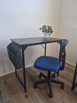 Set of desks & chairs
