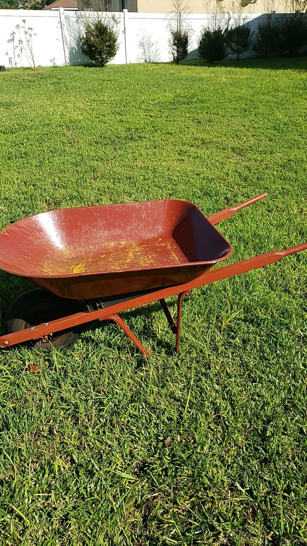 true temper green wheelbarrow