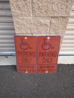 Handicap parking sign with minimum fine $250 (Reflective by lighting)