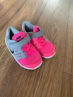 Little Girls Nike size 8 sneakers
