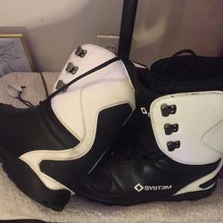 Like new Men’s 10 System Snowboots 