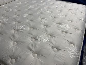 11 inch thick King pillow top Mattress 125 must go today