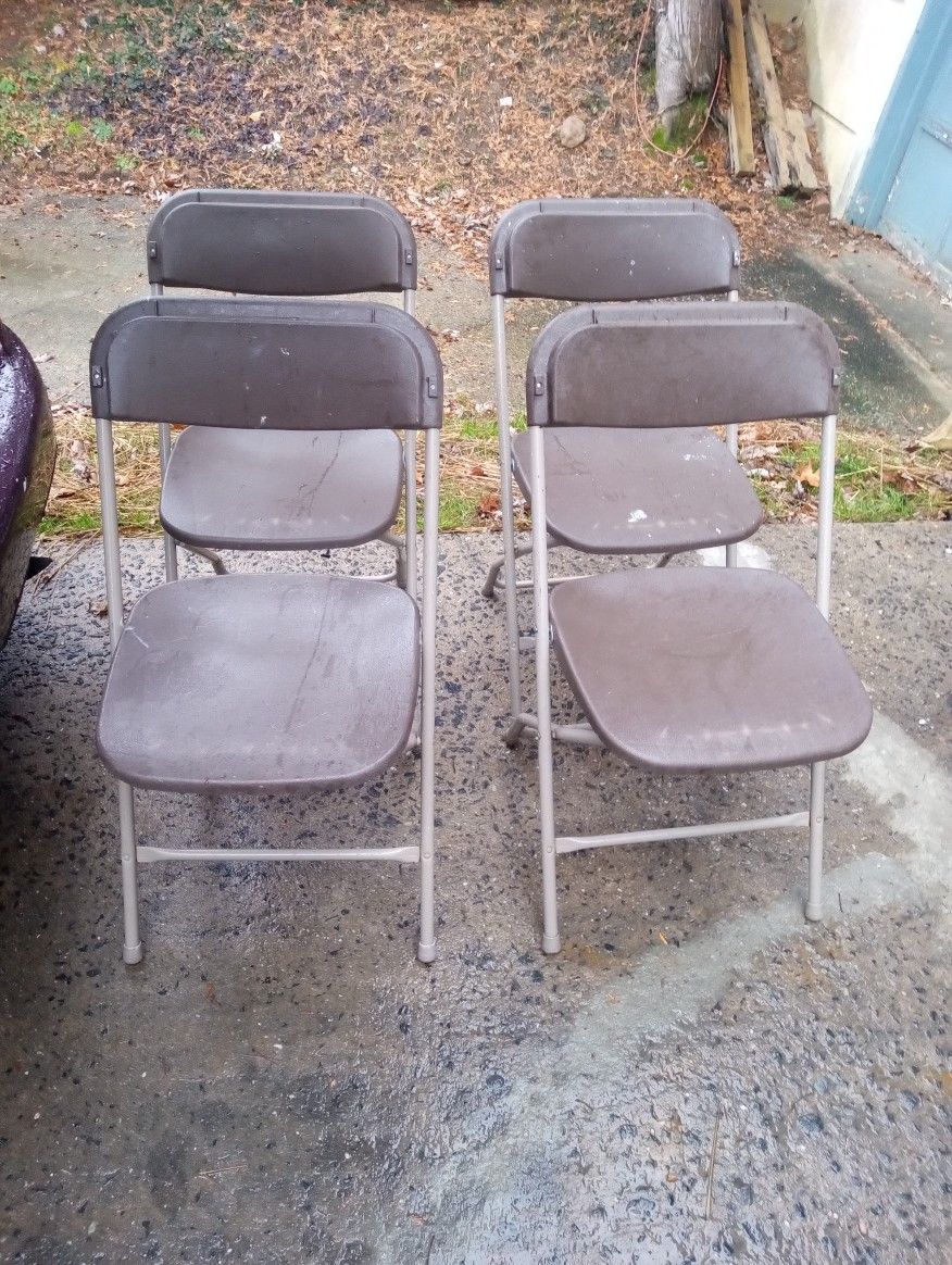 4 Folding Chairs In Good Used Condition 