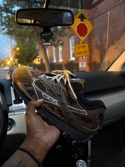 Brown bottega