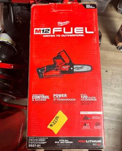 Milwaukee M12 FUEL 12V Lithium-Ion Brushless Battery 6in HATCHET Pruning Saw Kit with 4.0 Ah Battery and Charger