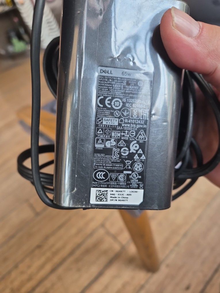 Dell 65W AC laptop charger (model: DP/N 0G4X7T)