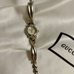 Women’s Vintage Gucci Watch Dual Toned Bracelet Stainless Steel Quartz