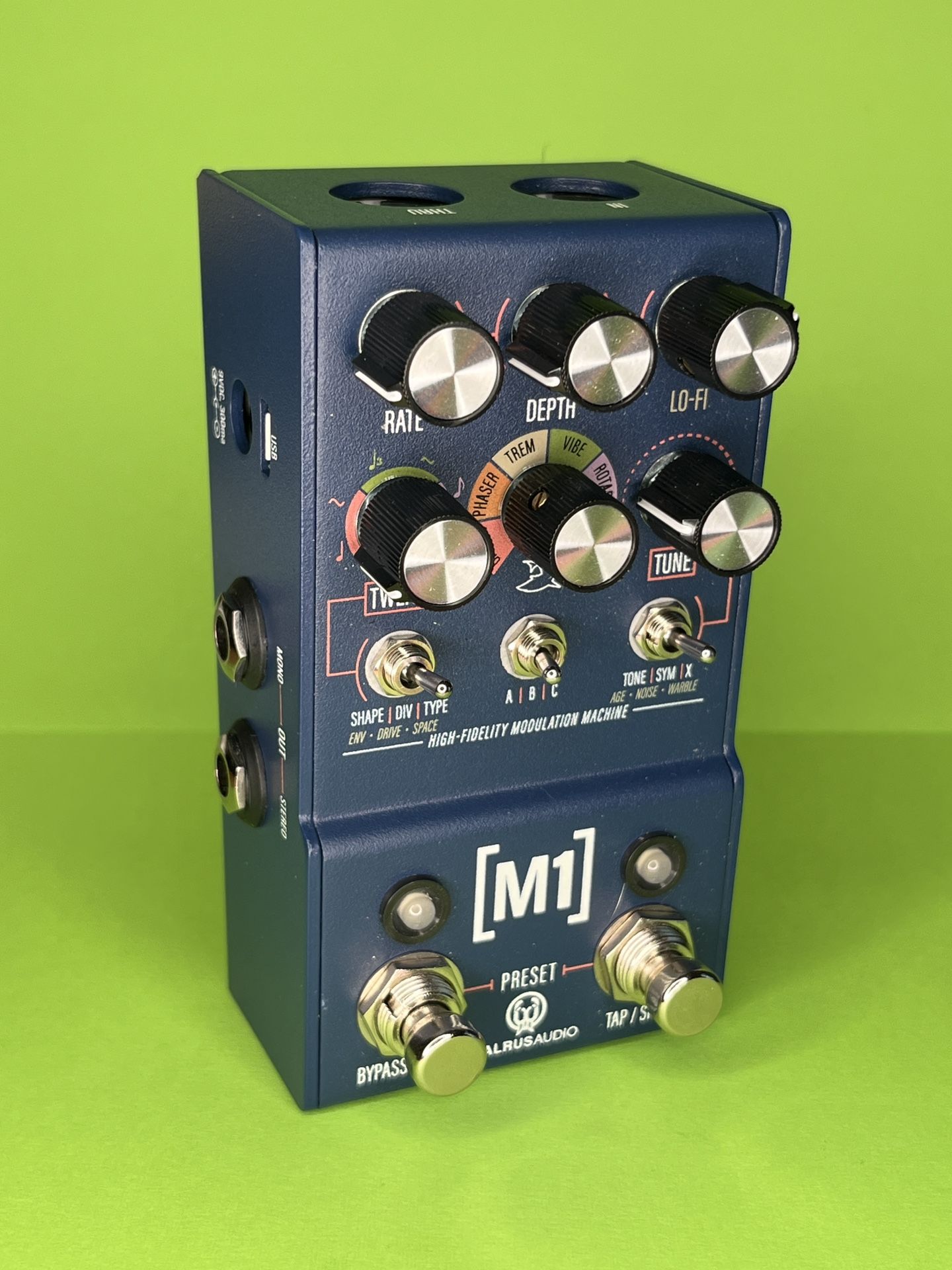 Walrus Audio MAKO Series M1 High Fidelity Modulation Machine