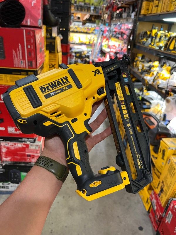 DEWALT 20V FINISH NAILER 16 GA XR BRUSHLESS $239