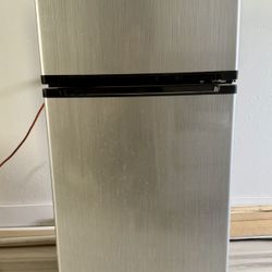 Magic Chef Mini Fridge with Freezer