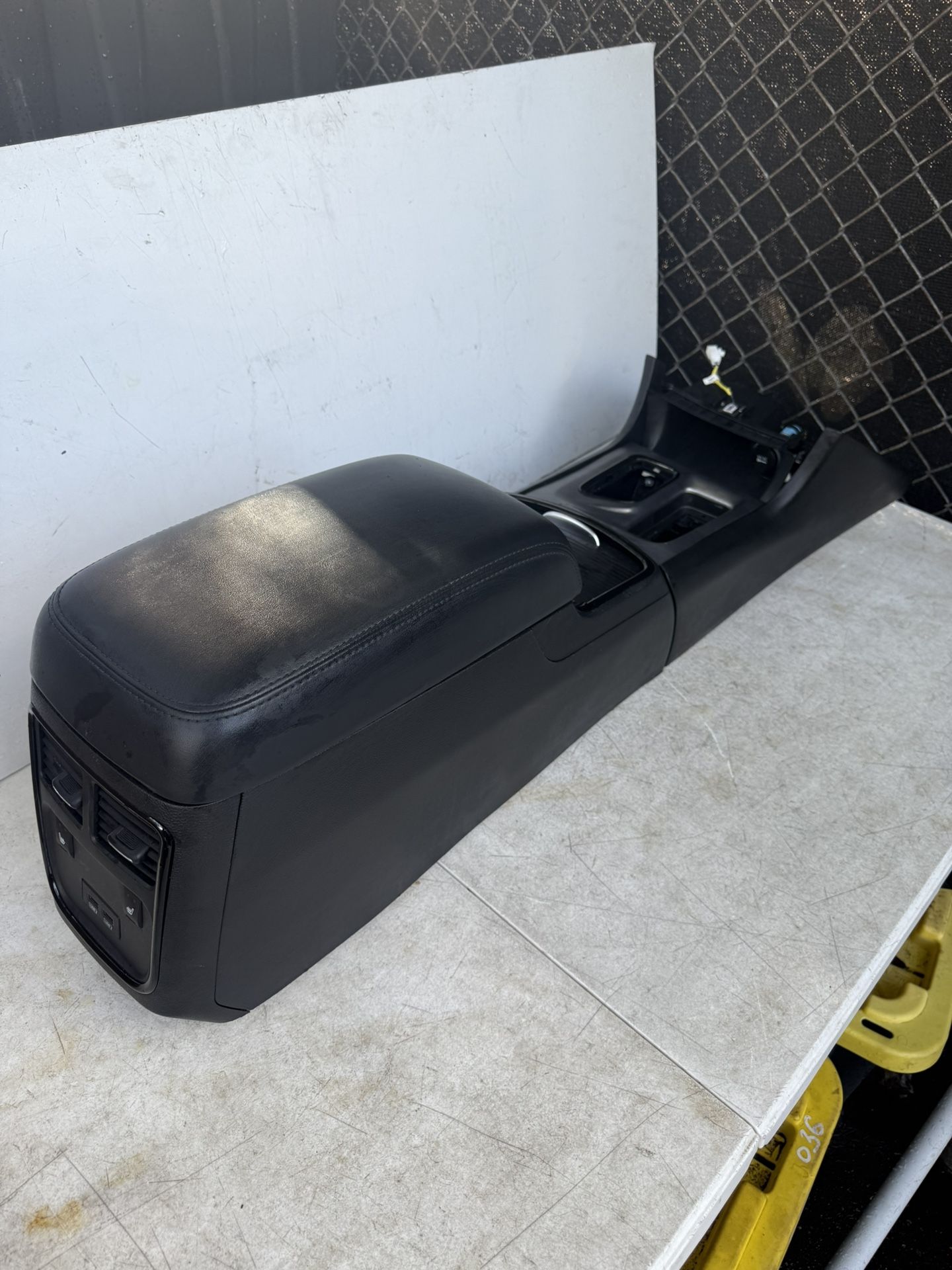 CENTER CONSOLE LEATHER DODGE CHARGER DAYTONA 2022