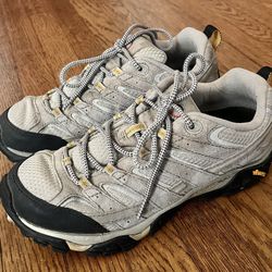 WOMENS MERRELL HIKING SHOES