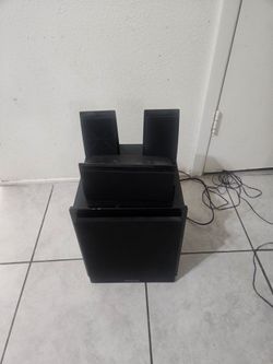 Insignia hometheater speakers and subwoofer
