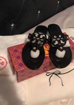 New Tory Burch Black Glossy Sandals - Size 6.5