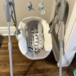 Graco Slim Spaces Compact Baby Swing