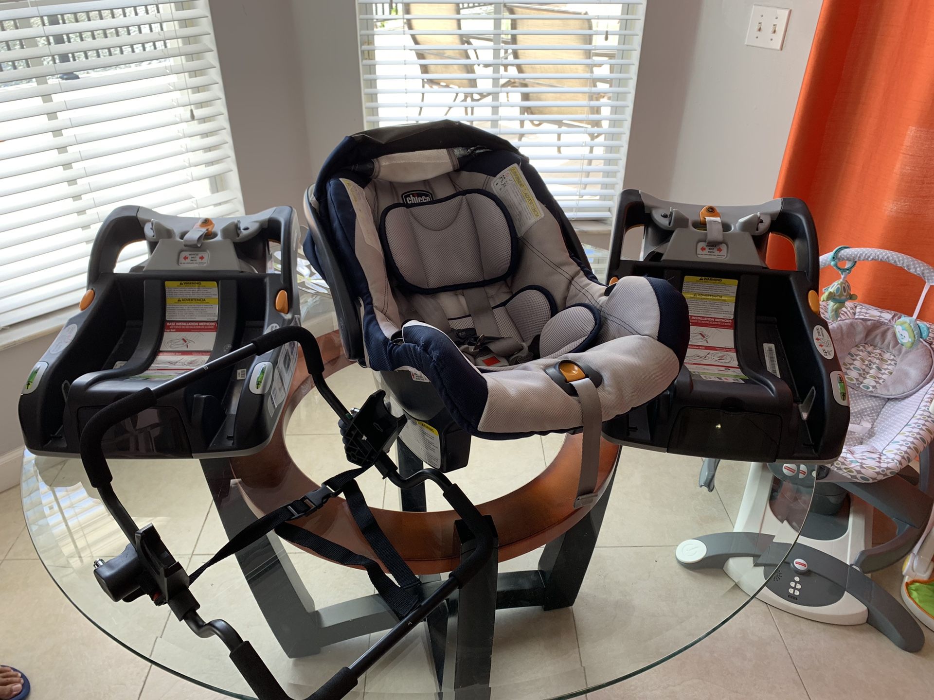 Baby Car Seat with 2 Car bases and stroller adapter