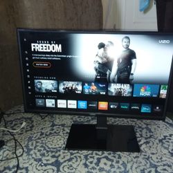 Vizio SmartCast TV 32" Inch 1080p Remote control Includes 