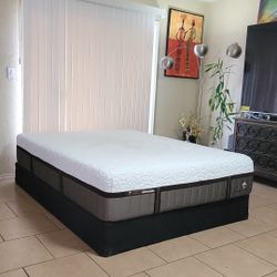 VERY NICE LIKE NEW QUEEN SIZE STEARNS AND FOSTER MATTRESS AND BOXPRINGS FOR SALE! IN EXCELLENT CONDITION