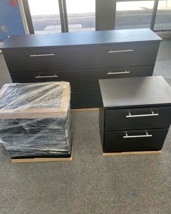 Dresser and 2 nightstands - Cómoda y 2 mesitas de noche