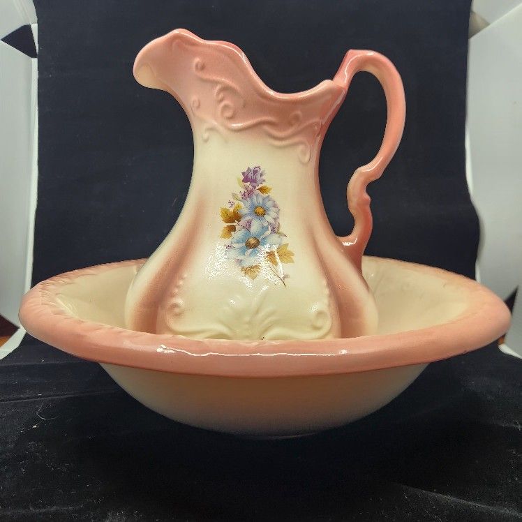 Vintage condition ironestone pitcher and wash basin