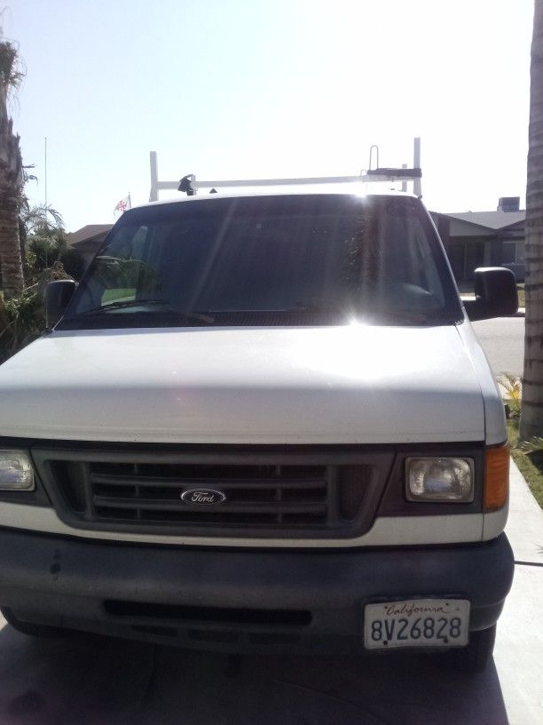 2004 Ford E-350