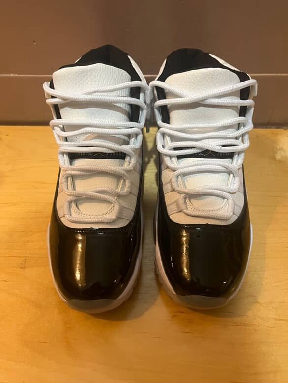 JORDAN 11 BLACK/WHITE