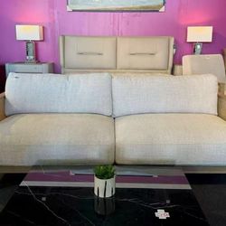 Linen Sofa，$680