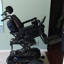 Quantum 4 Front Power Chair