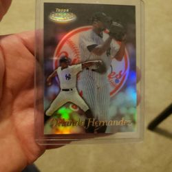 Orlando  HERNANDEZ  1999 TOPPS Gold LABEL
