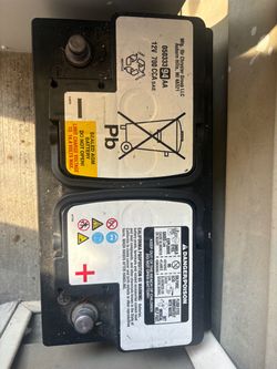 Chrysler Group 12V 700 CCA AGM Car Battery