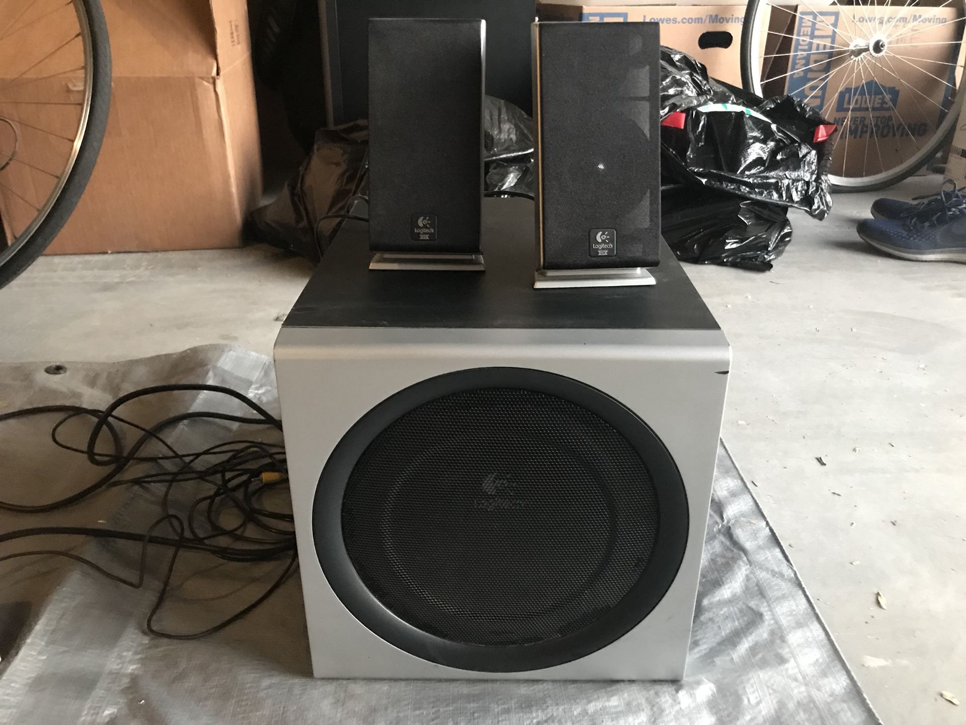 wandelen importeren helpen Logitech Z-2200 speakers 2.1 with subwoofer for Sale in Las Vegas, NV -  OfferUp