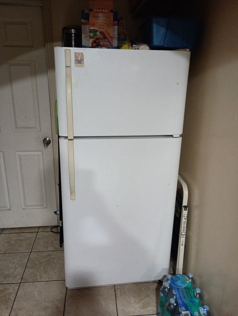 Kenmore Refrigerator 