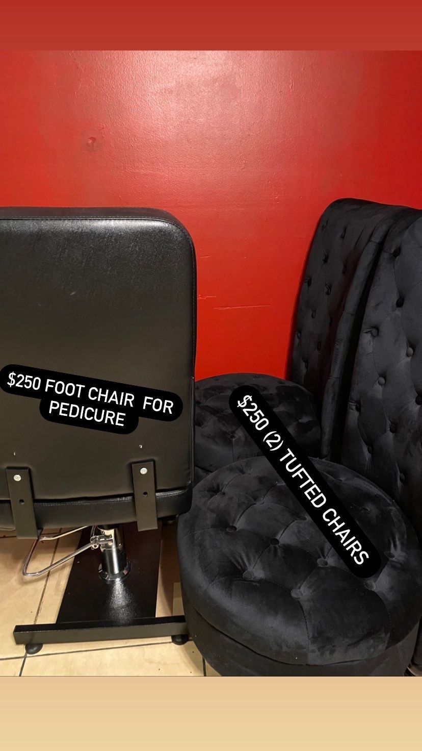 Tufted Salon Chair Decor