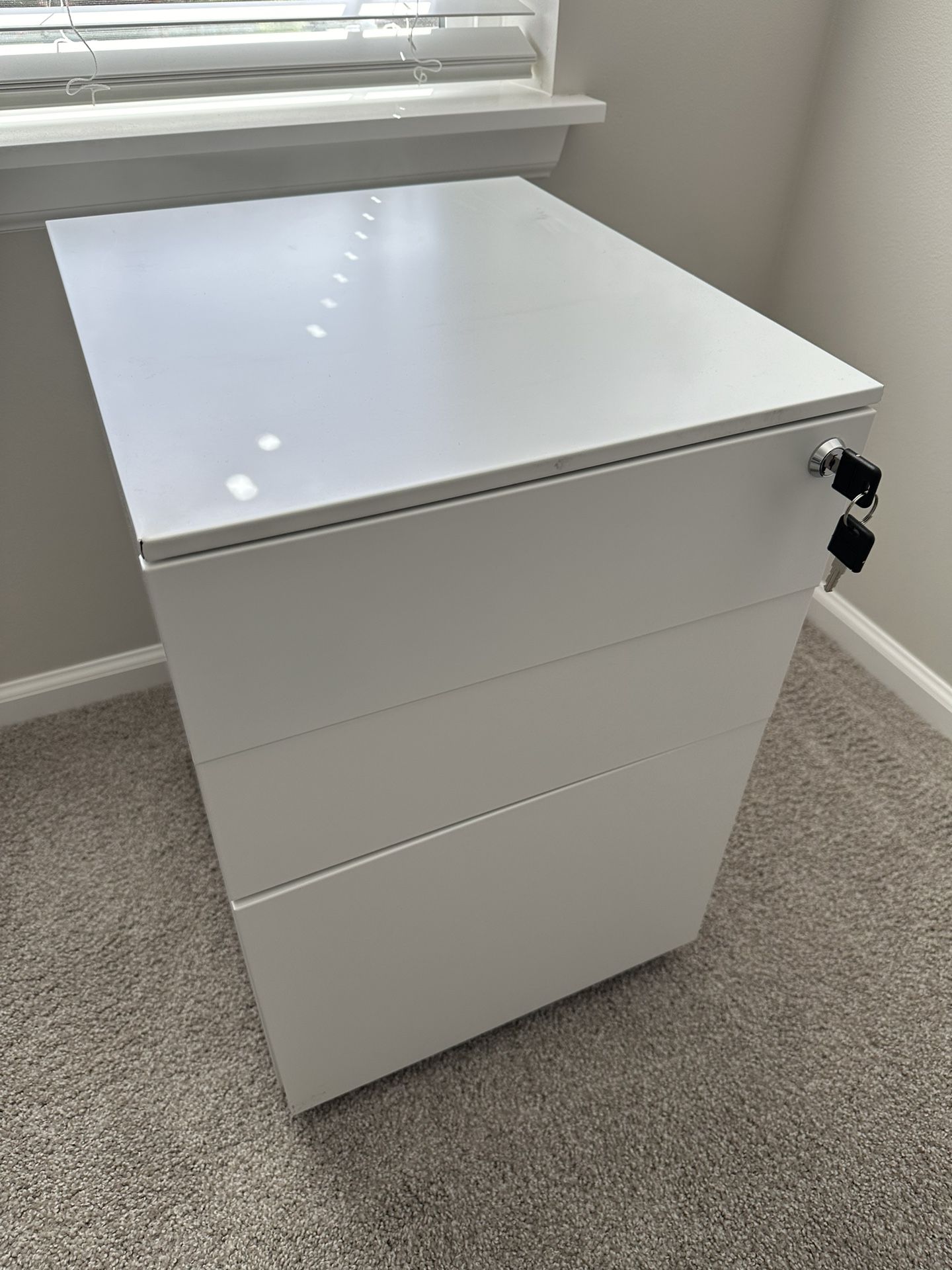 DEVAISE Locking File Cabinet, 3 Drawer Rolling Pedestal Under Desk Office, White