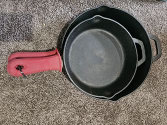 New Tramontina 2 pc cast iron skillet set