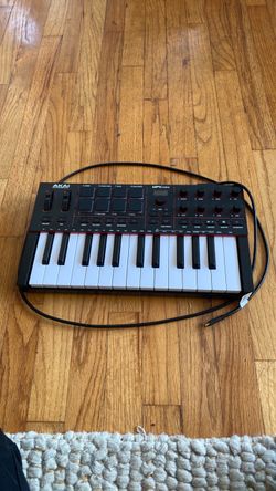 Akai MPK mini IV