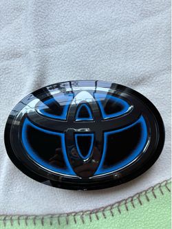 Toyota 53141-33130/33140 OEM Genuine Grill Emblem