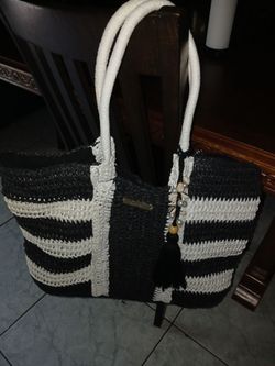 Escape straw tote