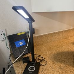 Deck Lamp with Wireless Phone Charger