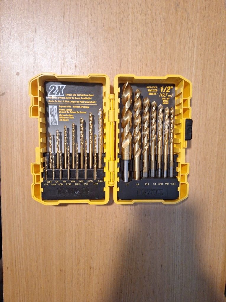 DEWALT Titanium Nitride Coated Drill Bit Set, Pilot Point, 21-Piece