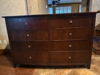 Stunning solid wood dresser by Thomasville with 8 dovetailed drawers