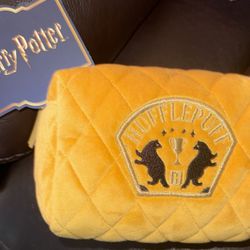 Harry Potter Hufflepuff Carry All Or Makeup Bag $15.00