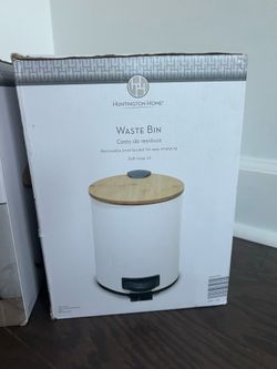 Set of 2 - Huntington Home trash bins with wooden lids
