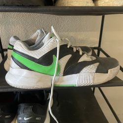 Nike Tennis Shoes