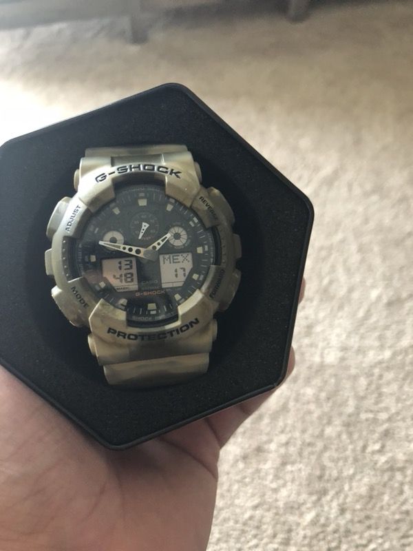 Multicam g shock with case.