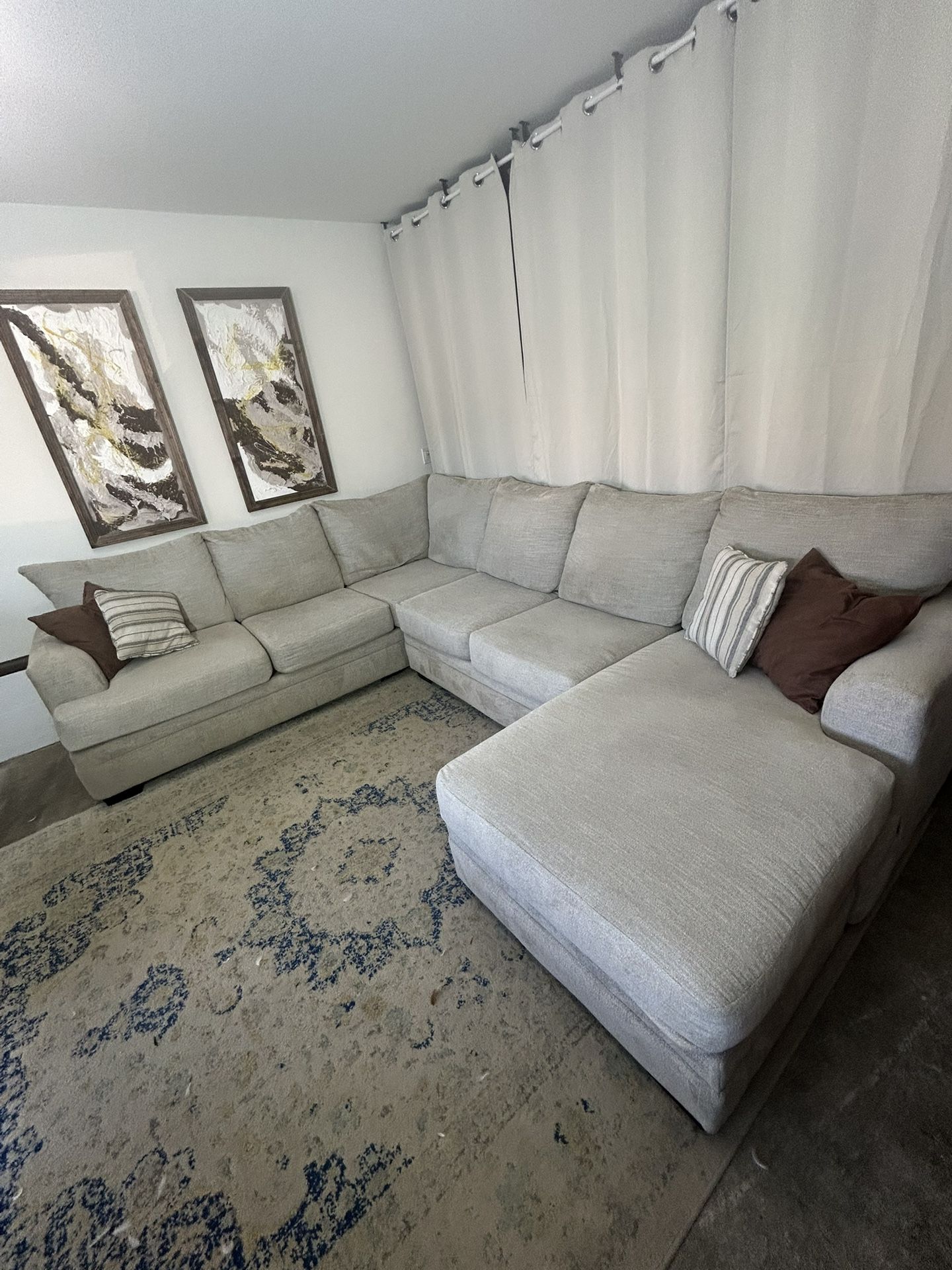 Light beige Sectional couch U shape 🛻Delivery Available🛻