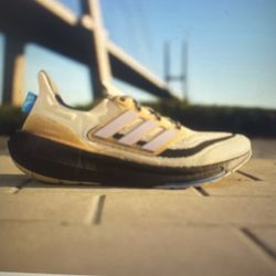 Adidas 12 Ultra Boost Light Shoes, Crystal Sand Size 12 Retail $190