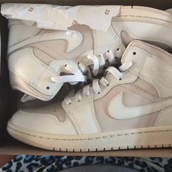 WMNS AIR JORDAN 1 MID 